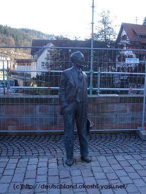 statue_of_hermann-hesse_on_nikolaus_bridge